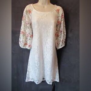 Gabby Skye Boho White Floral Lace Crochet Dress